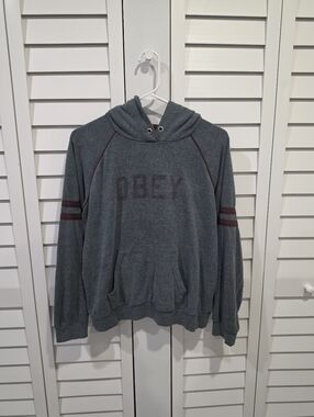 OBEY - Super Comfy Hoodie w Kangaroo Pocket - Lined Hood